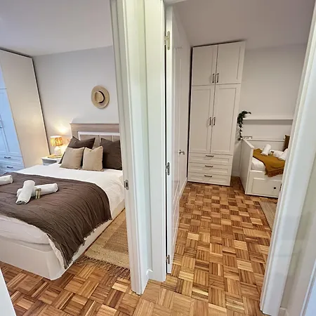 Daire Parque De Invierno - - Parking - Wifi - 5 Min Del Centro *