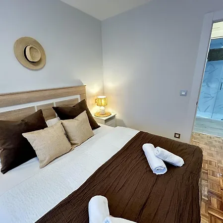 Daire Parque De Invierno - - Parking - Wifi - 5 Min Del Centro *